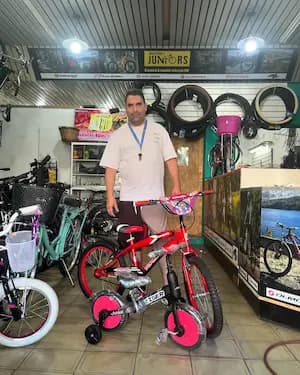 Cliente con su bicicleta #10