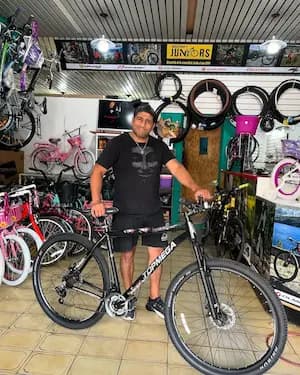 Cliente con su bicicleta #6