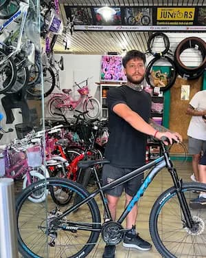 Cliente con su bicicleta #7