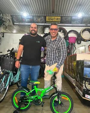Cliente con su bicicleta #9